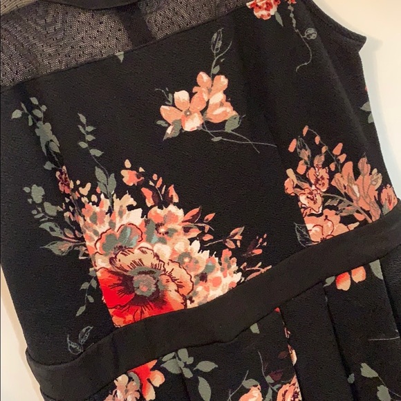 ModCloth Floral Dress with Lace Detail & Pockets - Picture 3 of 6